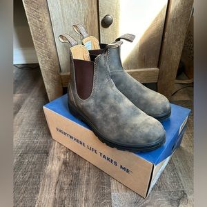 Blundstone Women’s Classic Chelsea Boots, 9.5 US